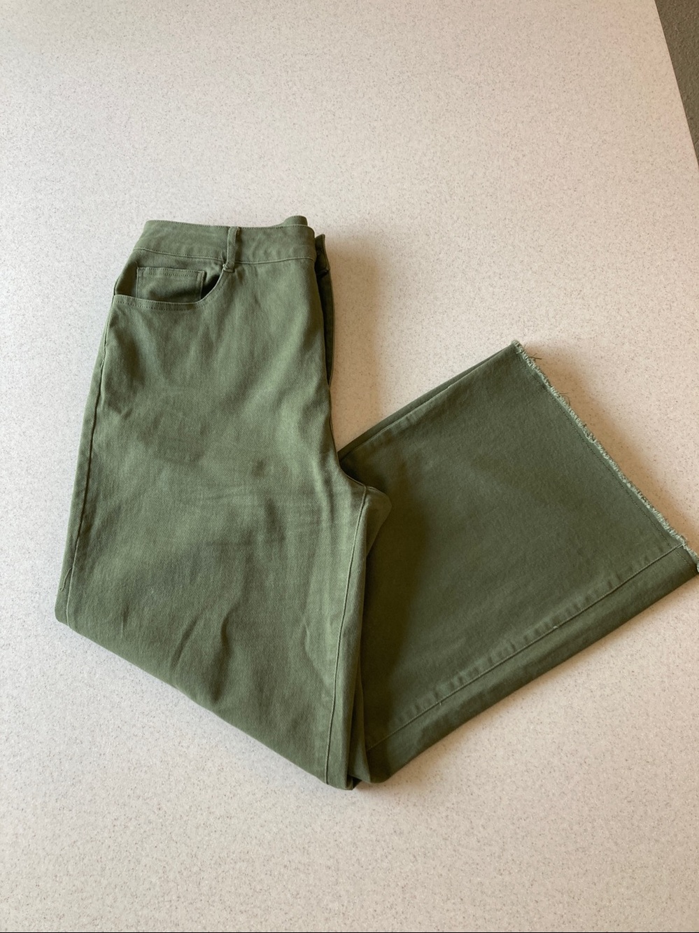 Betsey's Boutique High-Rise Wide Leg Pants Army Green Women Sz XL Raw Hem